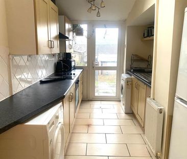 Room For Rent Queen Street, Pontypridd - Photo 3