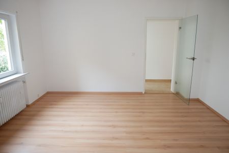 ***LAMBERT&STRELOW*** 4 ZKBB-Wohnung im 1.OG (2 Familienhaus) in ruhiger Wohnlag ... - Photo 4