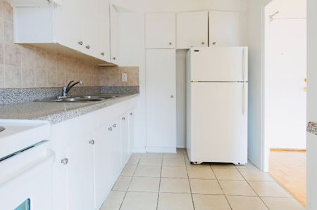 For Lease - 490 Eglinton Avenue Unit# 302, Toronto, Ontario - Photo 4