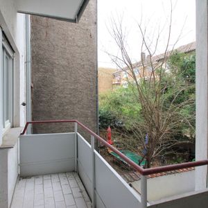 Helle City-Wohnung mit Balkon, Tageslichtbad und Wohnküche - Photo 2