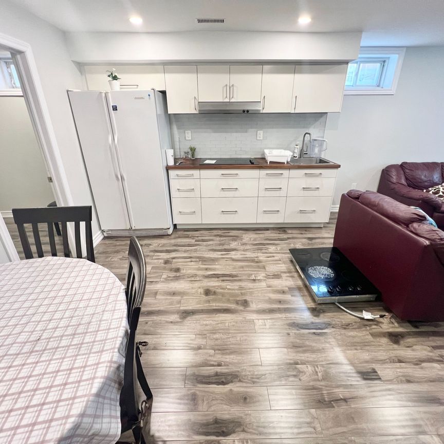 For Lease - 18 Fountain Court, Richmond Hill, Ontario - Photo 1