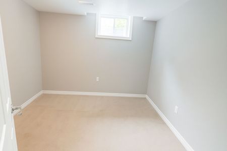 For Lease - 17 Kelsey Crescent, Barrie, Ontario - Photo 2