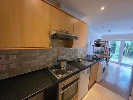 1 bedroom in a house share to rent - Photo 5