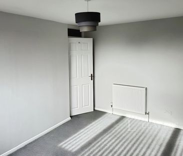 3 bedroom mid-terrace to rent Coombelands, SG8 - Photo 1