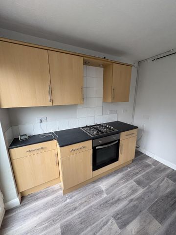 4 bedroom terraced house to rent - Photo 5