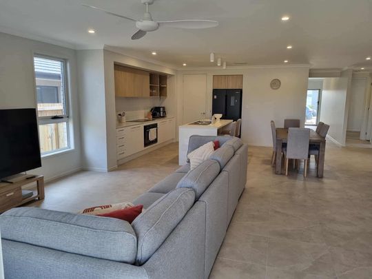 South Maclean - Photo 1