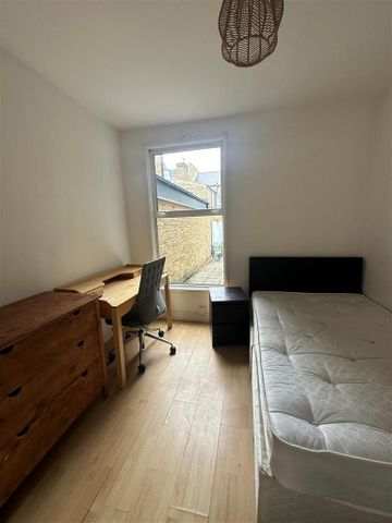 4 bedroom terraced house to rent - Photo 4
