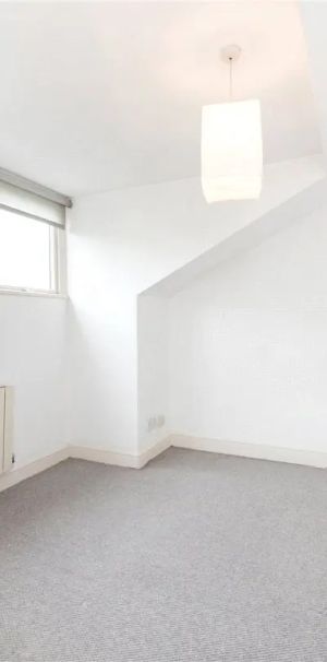 1 bedroom flat in Belsize Park - Photo 1