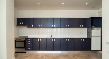 Renovated 1 Bedroom Apartment in Te Aro - Photo 2