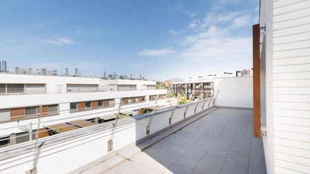 Luxury 4 room Detached House for rent in Sabadell, Catalonia - Photo 2