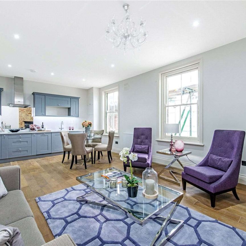 A two bedroom, two bathroom flat with a private entrance conveniently positioned just off the High Street in Wimbledon Village. - Photo 1