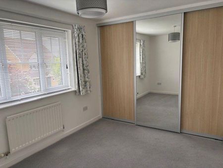 4 bedroom detached house to rent - Photo 3