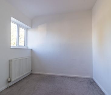 Available unfurnished from 17/10/2025 - Photo 4