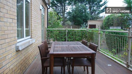 Fantastic 2 Bed Apartment with Balconies in Howth, Dublin - Photo 4