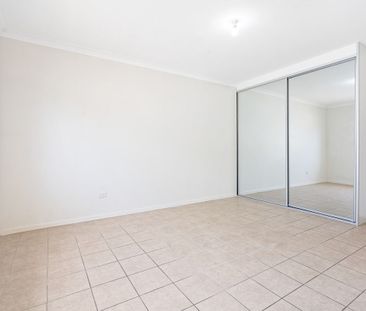 Contemporary & Convenient, Private One Bedroom Flat - Photo 3