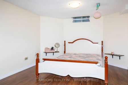 Detached Home For Lease | N9255063 - Photo 4