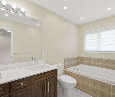 For Lease - 212 Venice Gate Drive, Vaughan, Ontario - Photo 6