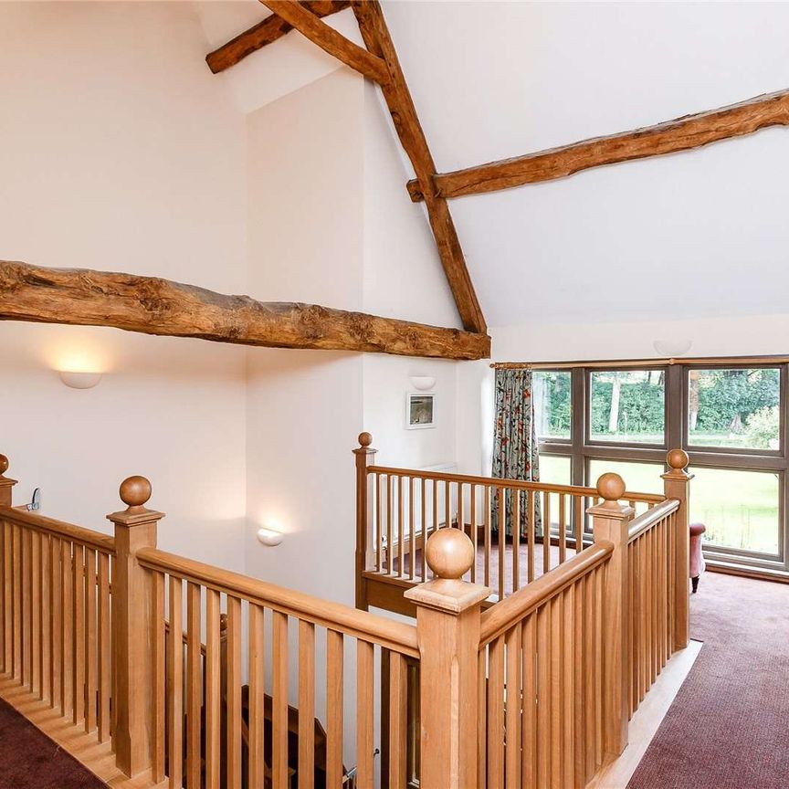 Stunning four bedroom period property situated in an idyllic location in the Cotswold village of Bagendon. - Photo 1