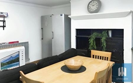 1 bedroom in a house share to rent - Photo 4