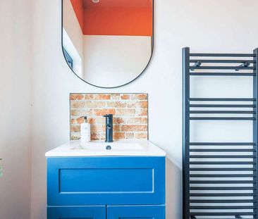 Newley refurbished property close to UHW Room 1 - Photo 5