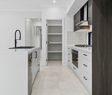 Brand-new, stylish and designed for modern family living - Photo 5