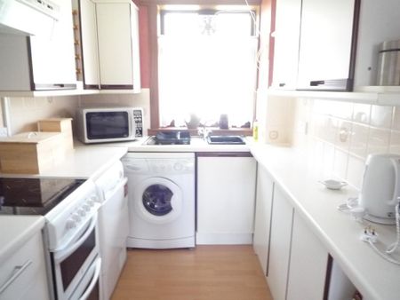 2 bedroom flat to rent - Photo 4