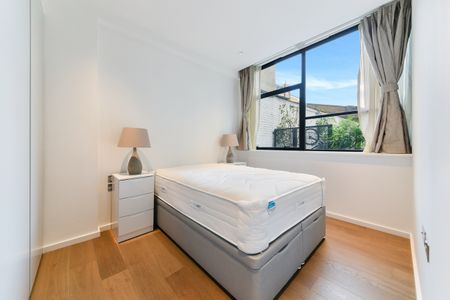 1 Bed Flat, Long Street, E2 - Photo 3
