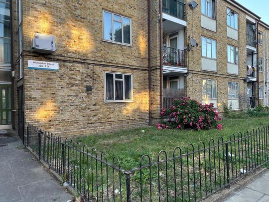 4 bedroom flat to rent - Photo 1