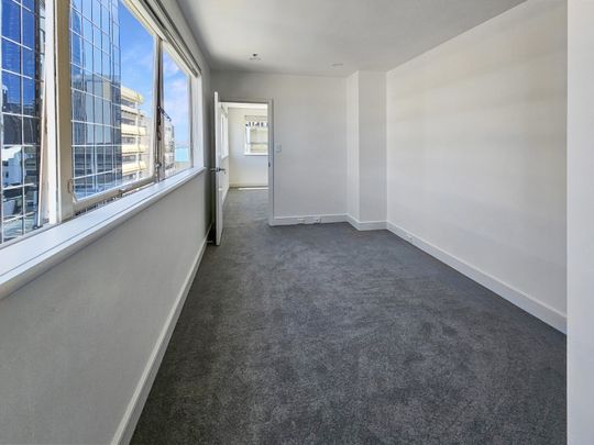 Central City - Madison On the Square - Spacious 2 Bedroom Apartment - Carpark and Water Included - Photo 1