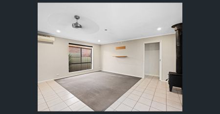 Family Home in Quiet Court - Photo 2