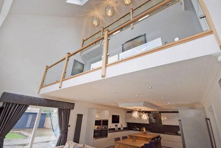 6 bedroom detached house to rent - Photo 5