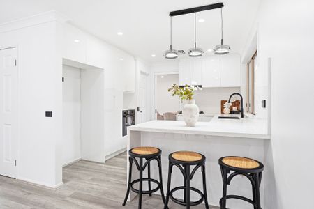 Beautifully Renovated Family Home for Rent in Prime Beaumont Hills Location - Photo 2