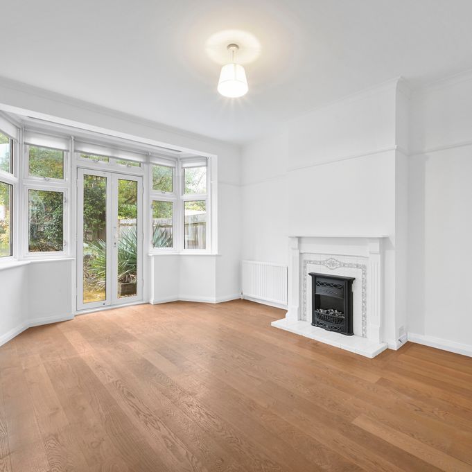 Holland Avenue, SW20, London - Photo 1