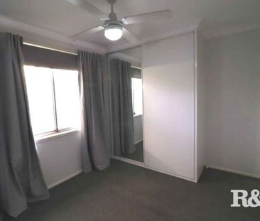 3 BEDROOM FAMILY HOME - Photo 2