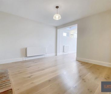 Larkhill, Wantage - Photo 1