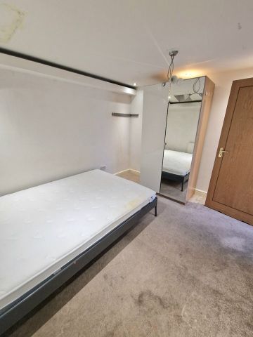 3 Bed Flat, Morden Road, SW19 - Photo 4