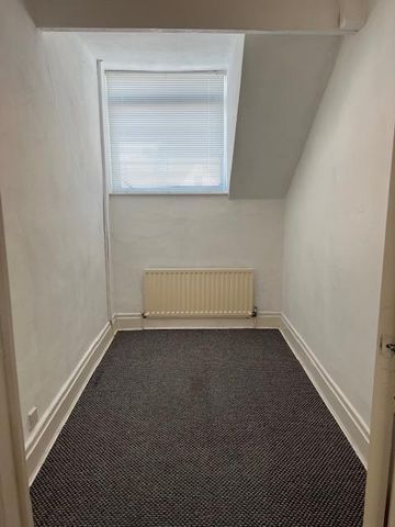 3 bedroom flat to rent - Photo 5