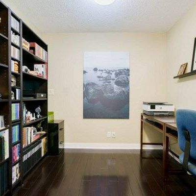 2 Bedroom + Den, 2 Baths, 1 parking Spot, 1 Locker Front/Spadina - Photo 1