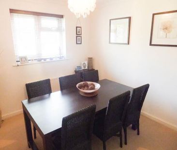 4 bedroom detached house to rent - Photo 2