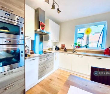 1 bedroom in a house share to rent - Photo 1