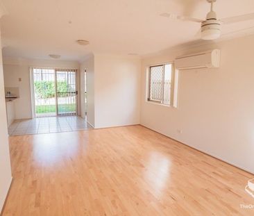 Spacious & Secure Townhouse in Prime Sunnybank Hills Location - Photo 2