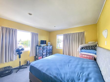 ELLERSLIE - 3 Bedroom House in a good location - Photo 5