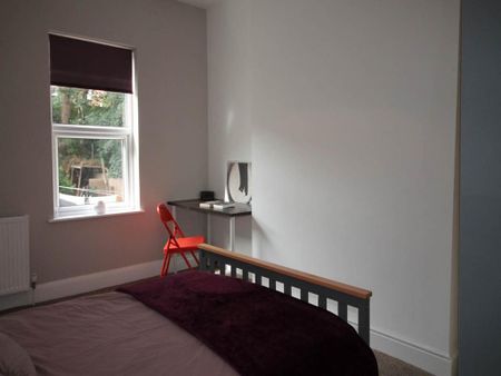 1 bedroom in a house share to rent - Photo 3