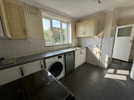 3 bedroom terraced house to rent - Photo 2