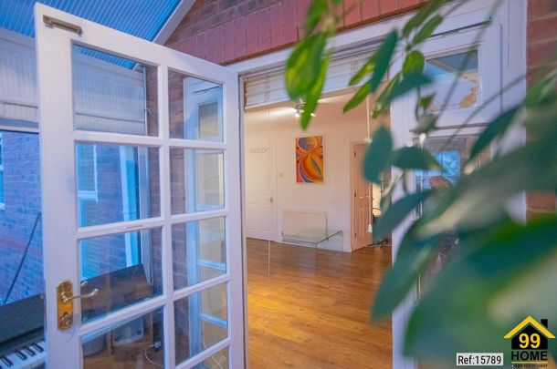 4 bed Detached in Corfield Road , Enfield, N21 1SF - Photo 1