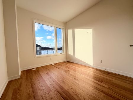 For Lease - 1126 Wheat Boom Drive, Oakville, Ontario - Photo 2