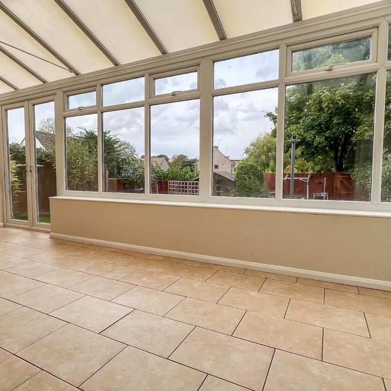 4 bedroom semi-detached house to rent - Photo 1