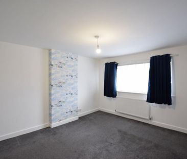 4 bedroom semi-detached house to rent - Photo 3