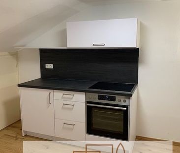 1-Zimmer-Mansarden-Einliegerwohnung in einem Reiheneckhaus - Ensemb... - Foto 1