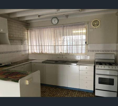 6/429 Griffith Road, Lavington, NSW 2641 - Photo 5